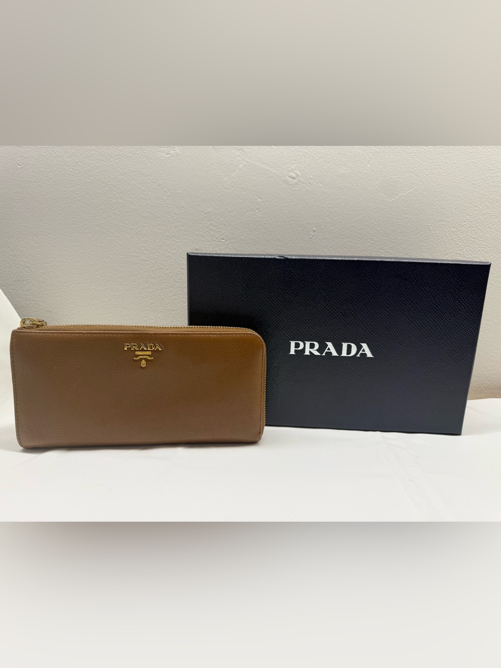 Prada wallet authentic with‎ box - brown